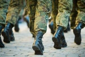 Хробаки в їжі та п’яниці-інструктори: нардеп жахнувся від ситуації на навчальному полігоні