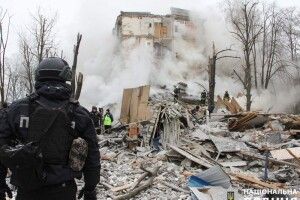 У Харкові з-під завалів дістали тіло дівчинки
