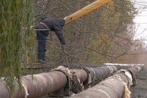 У Луцьку комунальники відновлюють теплоізоляцію мереж (Відео)