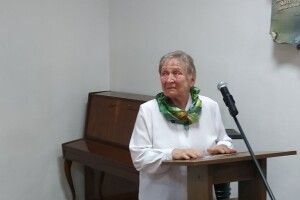 Колишня завідувачка Колодяжненського музею подарувала їм унікальний путівник (Фото)