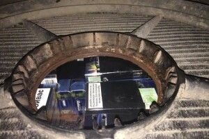 В радіаторі мікроавтобуса прикордонники виявили контрабандні сигарети (Фото)