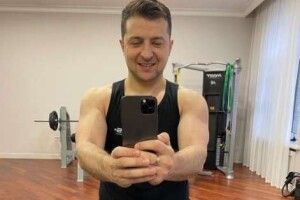 Зеленський качає біцепси російськими гантелями