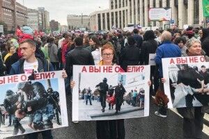 У Москві знову збираються люди на масові протести