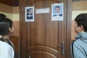 На дверях класних кімнат Луцького ліцею з'явилися портрети загиблих Героїв-випускників 