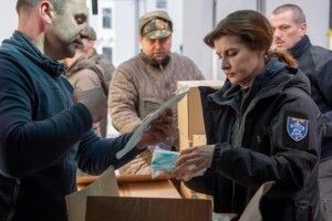 Медики на фронті отримають 10 тисяч ампул кровоспинного засобу – Марина Порошенко