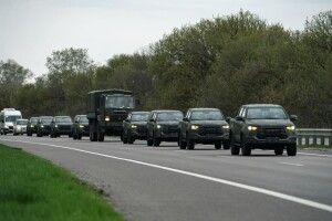 10 мільйонів доларів: стало відомо, скільки витратив Порошенко з 24 лютого на допомогу армії та постраждалим від війни