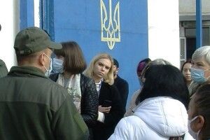 Батьки засуджених проти закриття колонії на Волині (Фото, відео)