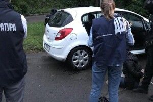 Наркотики для в'язнів: посадовцю з рівненської колонії та спільникам оголосили підозру