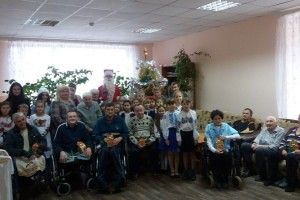 До ковельських престарілих прийшли Дід Мороз та Снігуронька