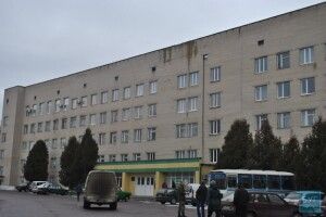Приїхав на прийом: на Волині біля медзакладу помер чоловік