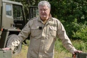 Порошенко передав десантним бригадам 4 тисячі фугасних снарядів з «привітами русні»