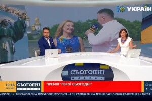 Лікар, який два кілометри ніс на собі пацієнта, отримав у День Незалежності нагороду (Фото. Відео)