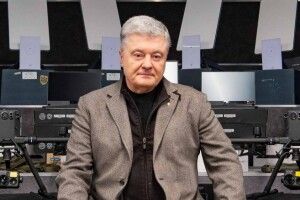 Внесок у контрнаступ: Порошенко знову їде на фронт із дефіцитною технікою для кількох бригад (Фото, відео) 