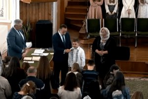 У Луцьку дитина в церкві молилася, щоб від хвороби путіна не змогли придумати ліки (Відео)