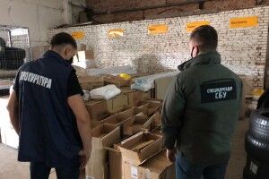 У Рівному правоохоронці знайшли 12 тисяч контрафактних цигарок