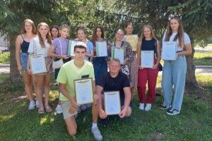 На Волині громада нагородила молодь іменними подяками