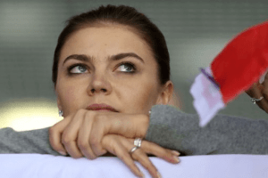 Не коханка, а «таємна дружина» диктатора: Кабаєва багато років носить на пальці обручку