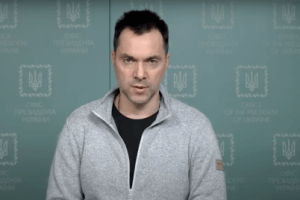 В Україні з'явилась ще одна Чорнобаївка: Арестович про знищення ворожої техніки на аеродромі