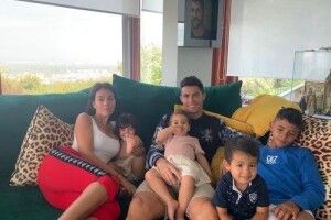 Кріштіану Роналду зустрів Різдво на морі в компанії сім'ї та Санта-Клауса (фото)