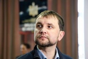 «Не стріляють у відповідь ті, кого поставили до стінки», – В'ятрович