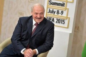 А Білорусь вже виходить з карантину: діти повернуться у школи