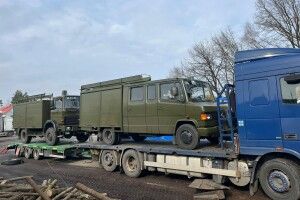 Волинським захисникам на передову відправили два автомобілі 