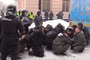 Поліція проводить слідчі дії біля ВР (Відео)