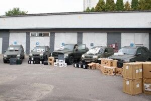 Луцька громада передала чергову допомогу нашим захисникам на передову (Фото)
