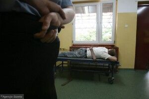 У Польщі 23-річного українця поліція зв'язала ременем: той почав синіти й помер (Фото)