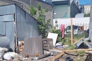 У Луцьку біля автостанції виявили звалище сміття