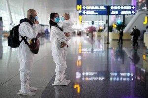Не лише з рота та носа, а й з ануса: Китай урізноманітнює способи тестування авіапасажирів на COVID-19 