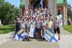 Голова ОТГ позував з прапором ВМФ СРСР