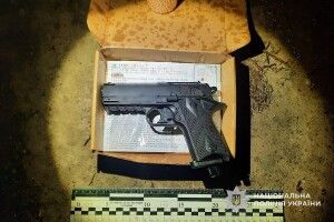 Через нерозділене кохання 18-літній хлопець вистрілив в око 16-річній дівчині 