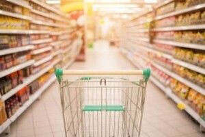 Голова Рівненської ОДА закликав дезінфекувати візки та кошики для продуктів