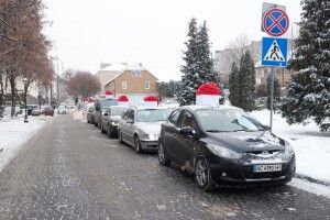 У Луцьку до дітей з інвалідністю Чудотворця доставляли на таксі