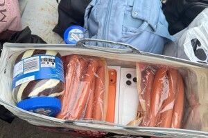 Волинянка ховала контрабандні iPhone у сумці з продуктами