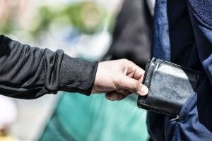 Разом з грішми взяли і паспорт: волинянина обікрали в кафе 