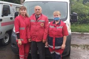 У Голобах новенька «швидка» відправила на пенсію старенького санітарного УАЗіка (Фото)