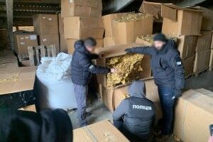 33 тонни тютюну: на Волині викрито потужне підпільне виробництво
