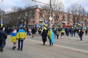 «Зеленський молодець, а Путіну пізд*ц!»: на мітингу в Херсоні нова кричалка (Відео)