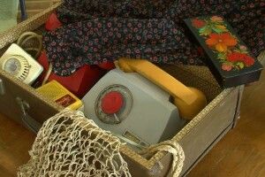 Волинянка передала до музею валізу із родинними старожитностями