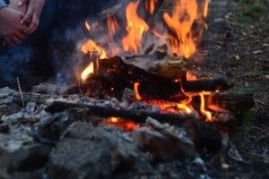 На Рівненщині чоловік отримав значні опіки біля багаття