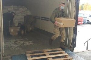30 тисяч пачок сигарет білоруського виробництва дістали із вантажівки з пропіленом (Фото, відео)