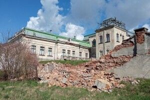 На Львівщині стався обвал муру Палацу Потоцьких (Фото) 
