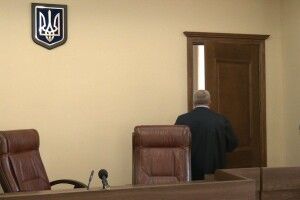 Помінявся місцем за кермом із жінкою: суд у Рівному визнав водія винним у керуванні в стані сп'яніння