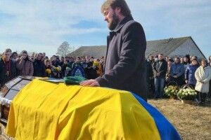 На Волині попрощалися з воїном, який загинув від ворожої кулі (Фото)