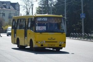 Маршрути 25, 30 та 5: у Луцьку розірвано договори із двома перевізниками