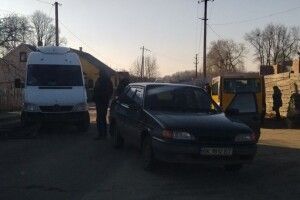 На Рівненщині сталася аварія: легковик не пропустив мікроавтобус