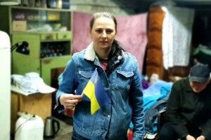 У луцькій багатоповерхівці люди власноруч облаштували бомбосховище з холодильником та інтернетом (Відео)