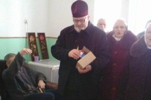 Різдвяні вітання та подарунки для одиноких камінь-каширців